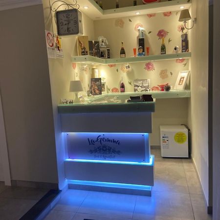 Beb La Gemma Bed & Breakfast Наполи Екстериор снимка