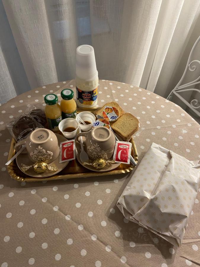 Beb La Gemma Bed & Breakfast Наполи Екстериор снимка