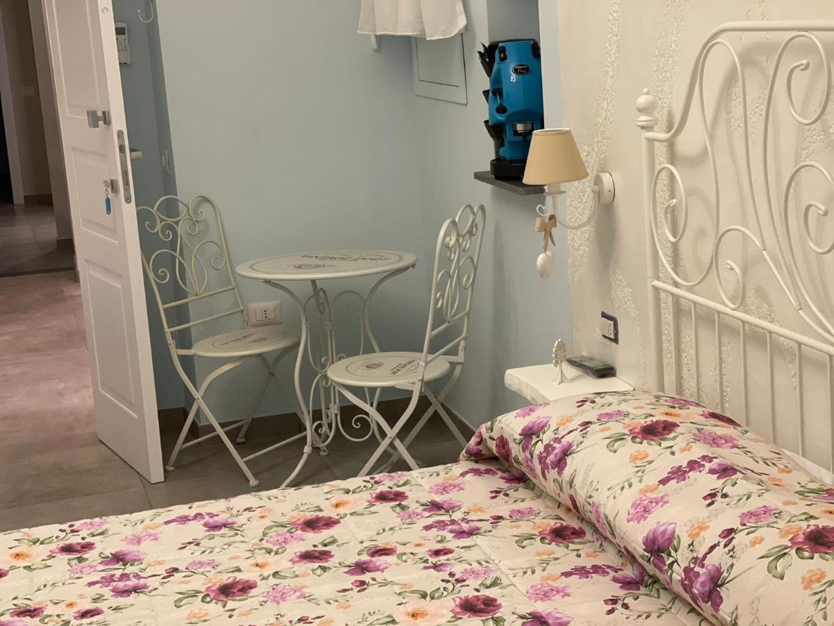 Beb La Gemma Bed & Breakfast Наполи Екстериор снимка