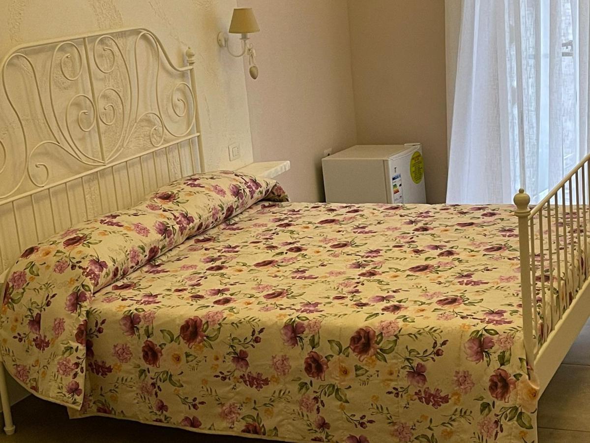 Beb La Gemma Bed & Breakfast Наполи Екстериор снимка