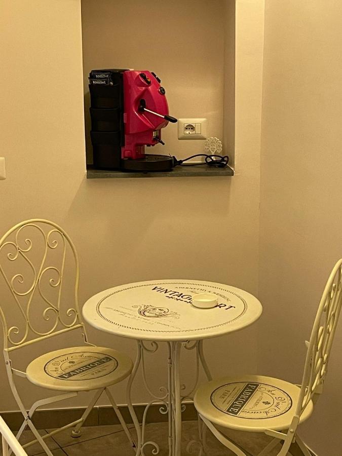 Beb La Gemma Bed & Breakfast Наполи Екстериор снимка