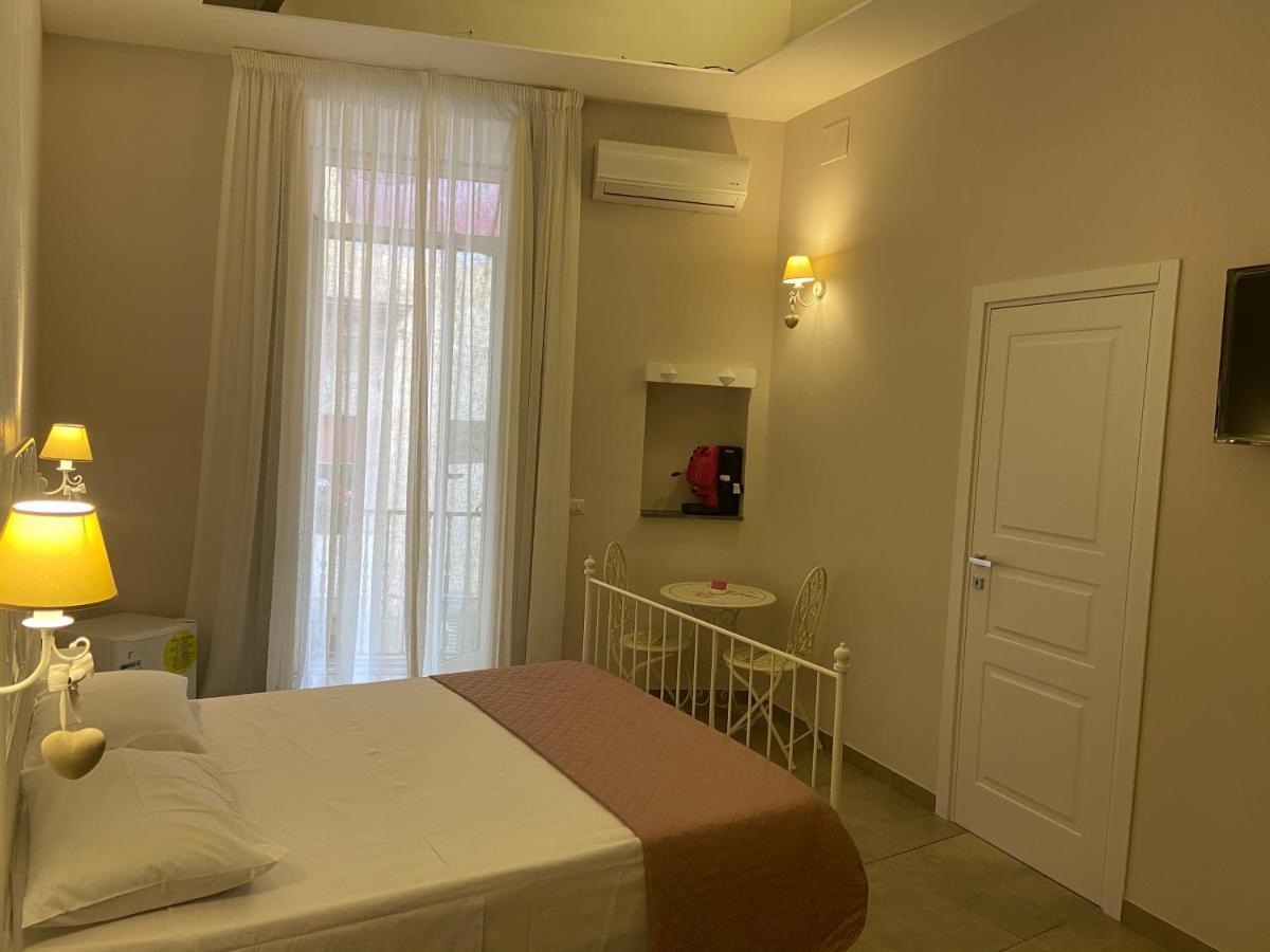 Beb La Gemma Bed & Breakfast Наполи Екстериор снимка