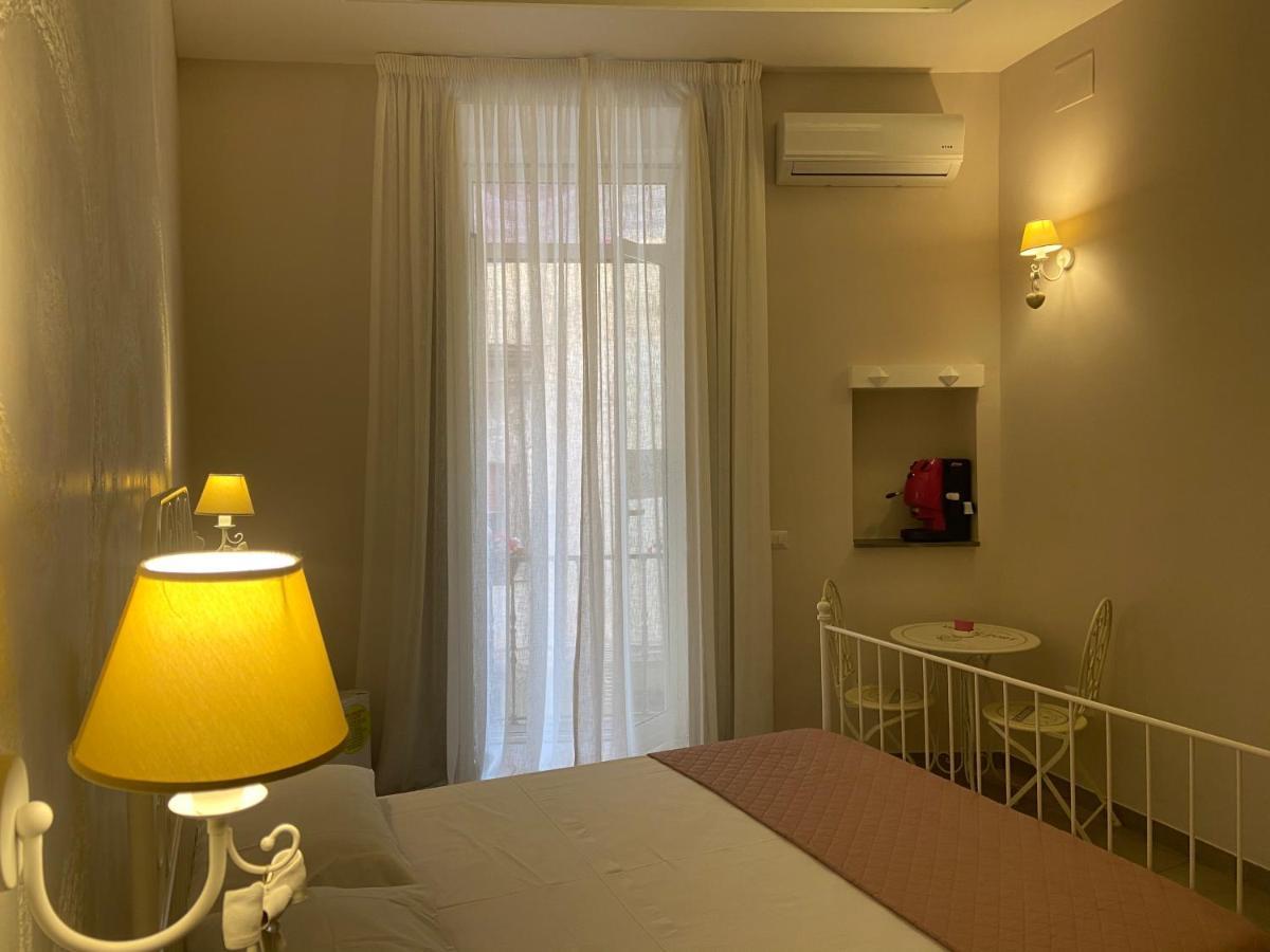 Beb La Gemma Bed & Breakfast Наполи Екстериор снимка