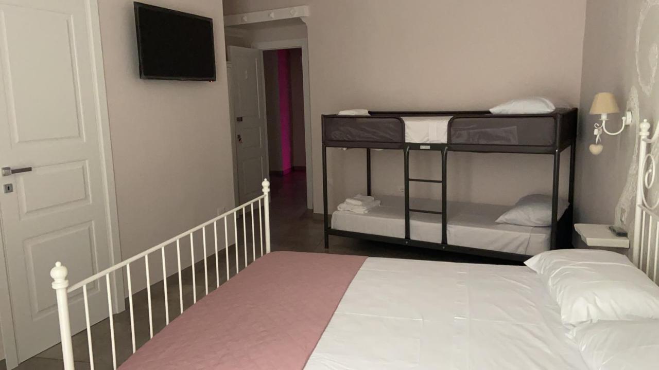 Beb La Gemma Bed & Breakfast Наполи Екстериор снимка