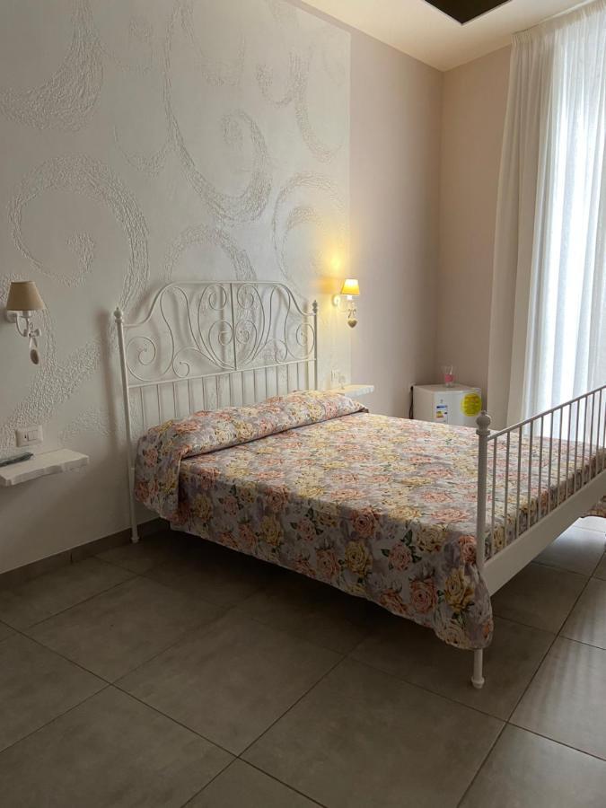 Beb La Gemma Bed & Breakfast Наполи Екстериор снимка