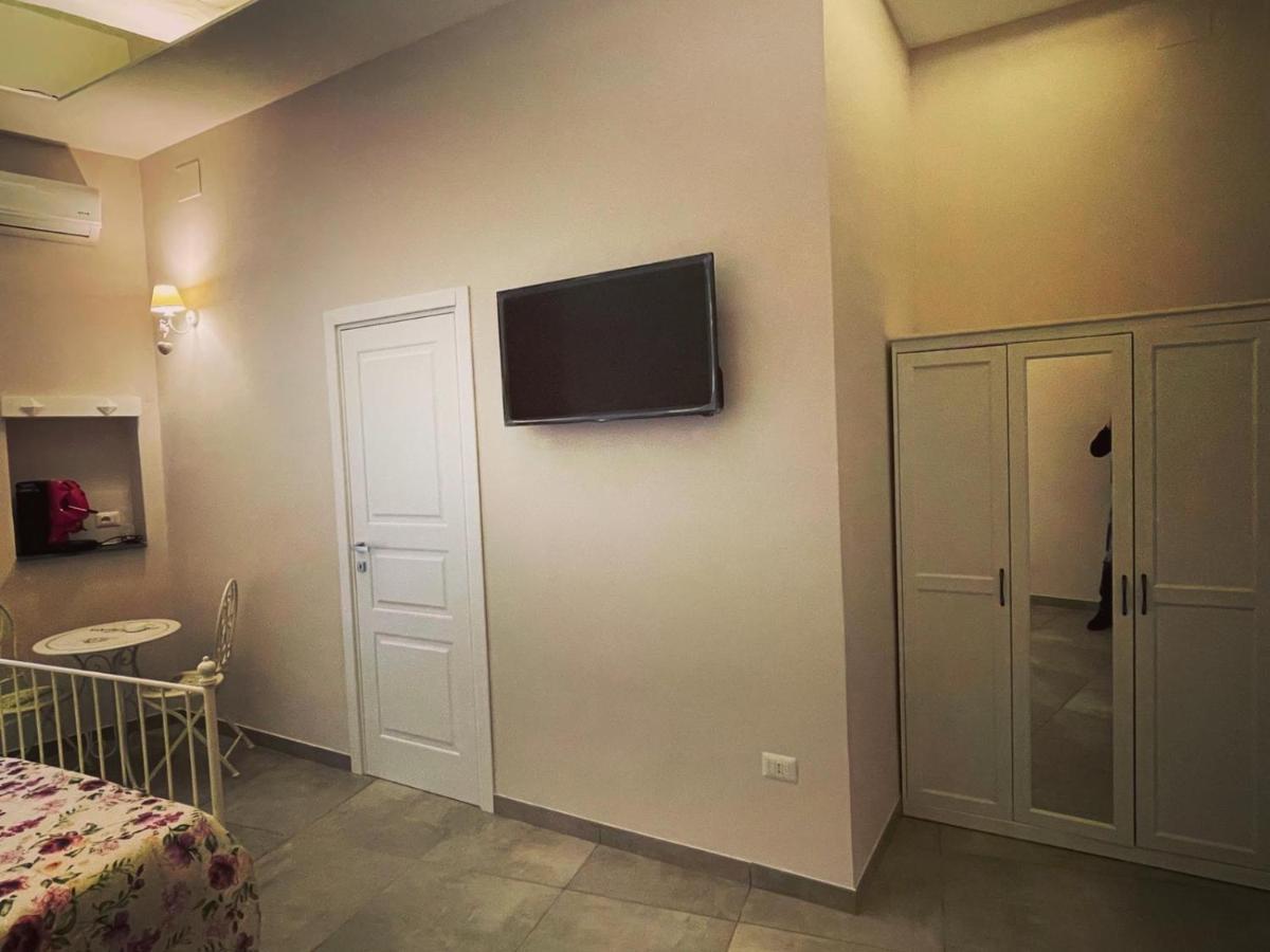 Beb La Gemma Bed & Breakfast Наполи Екстериор снимка