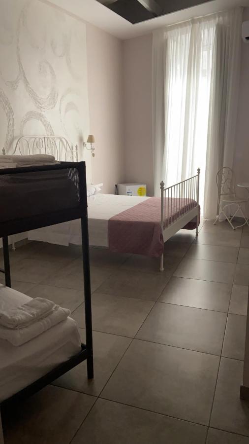 Beb La Gemma Bed & Breakfast Наполи Екстериор снимка