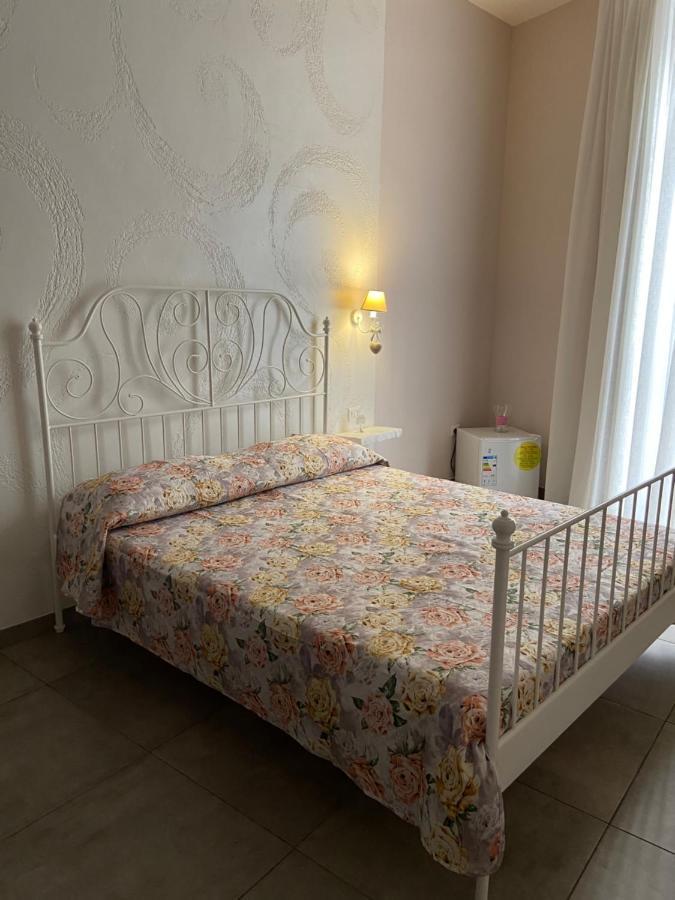 Beb La Gemma Bed & Breakfast Наполи Екстериор снимка