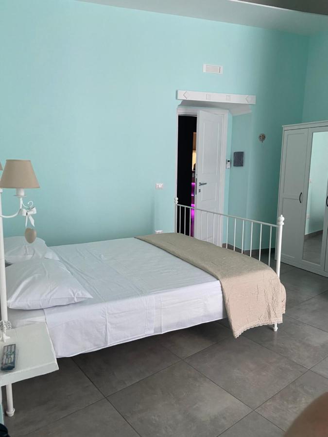Beb La Gemma Bed & Breakfast Наполи Екстериор снимка