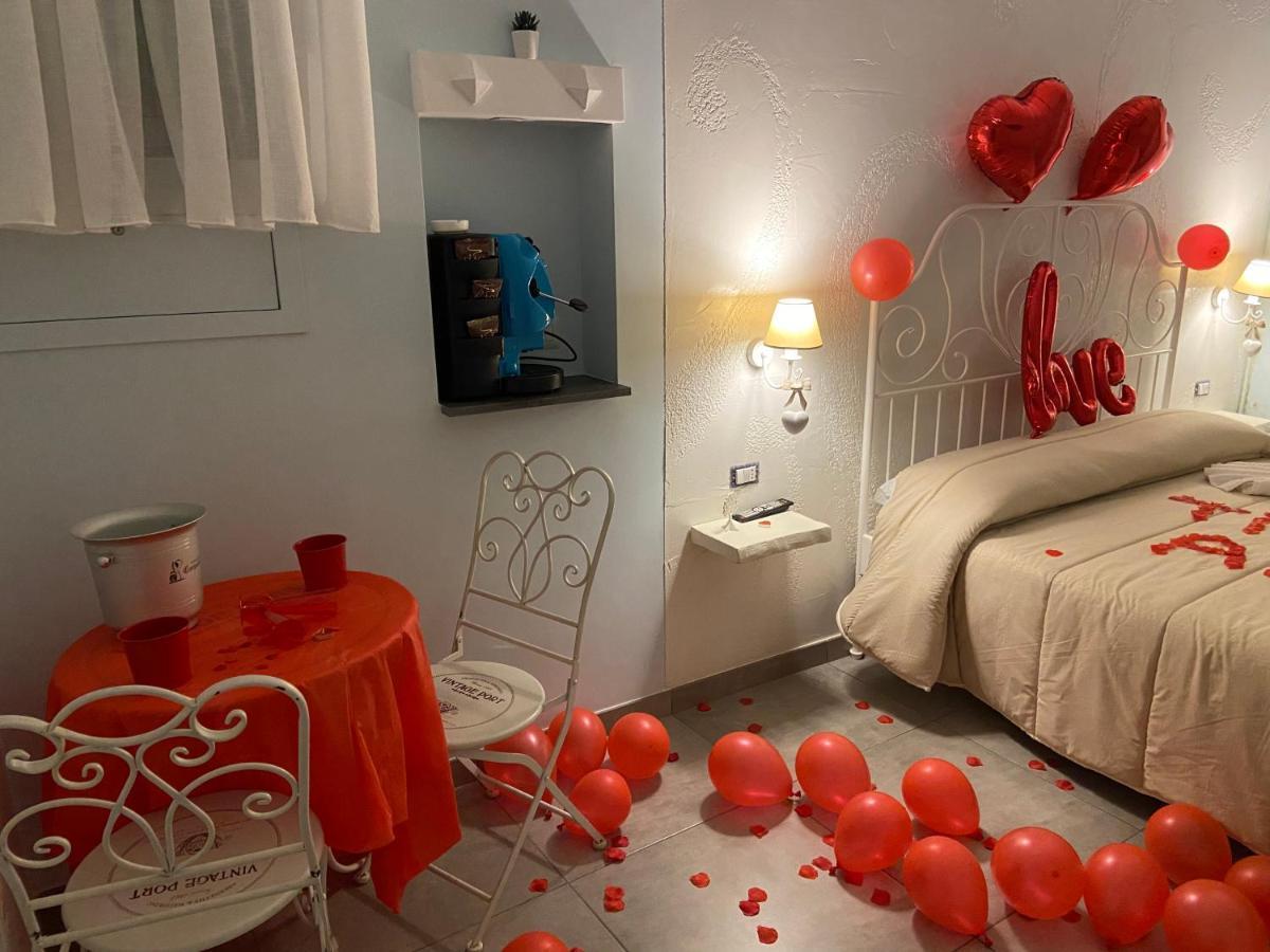 Beb La Gemma Bed & Breakfast Наполи Екстериор снимка