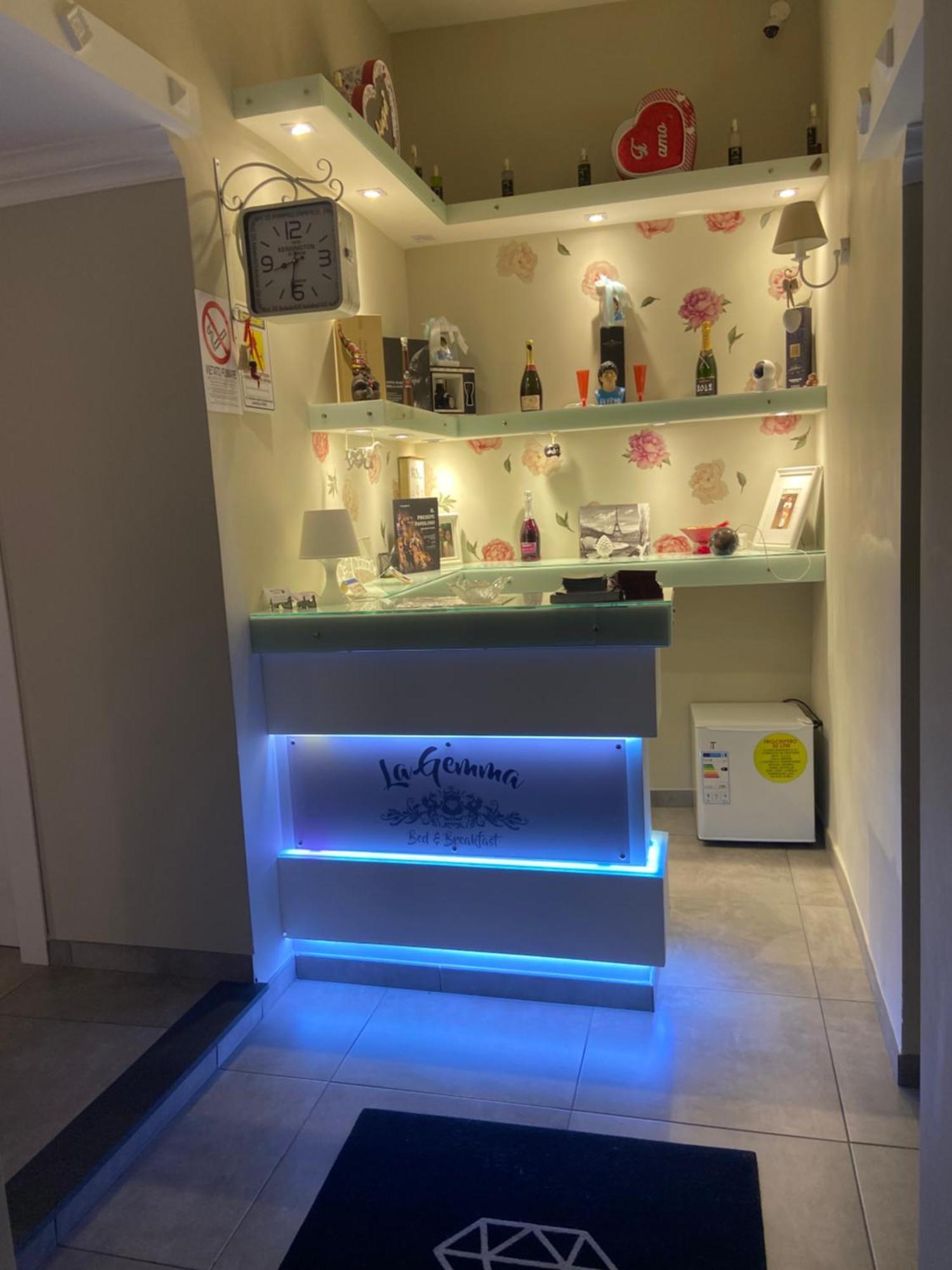 Beb La Gemma Bed & Breakfast Наполи Екстериор снимка