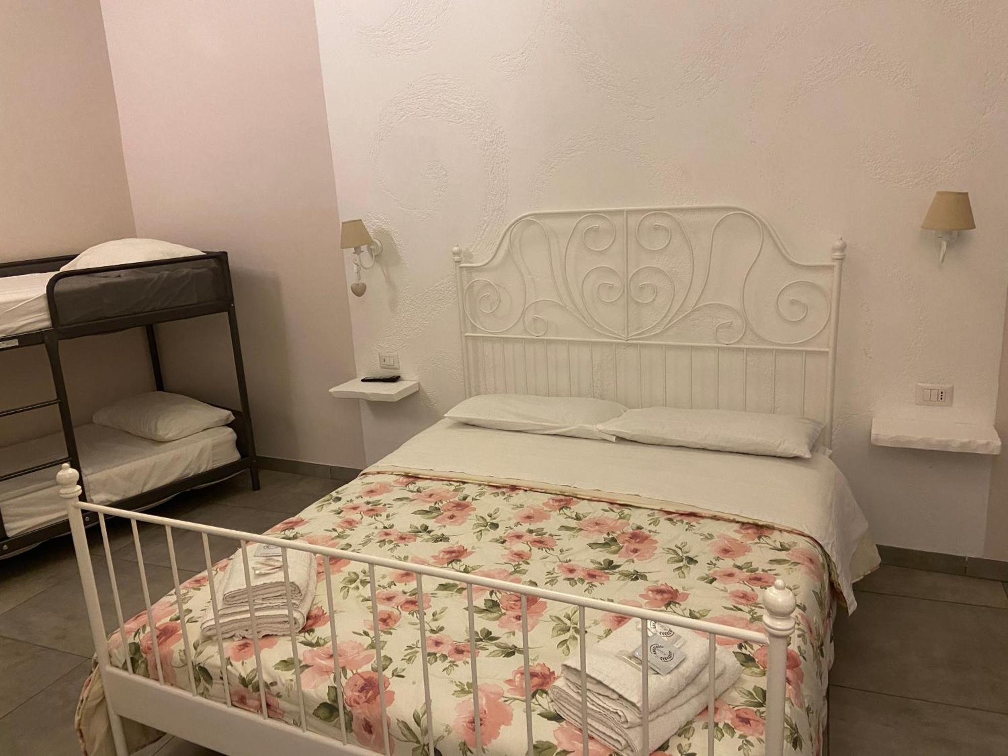 Beb La Gemma Bed & Breakfast Наполи Екстериор снимка