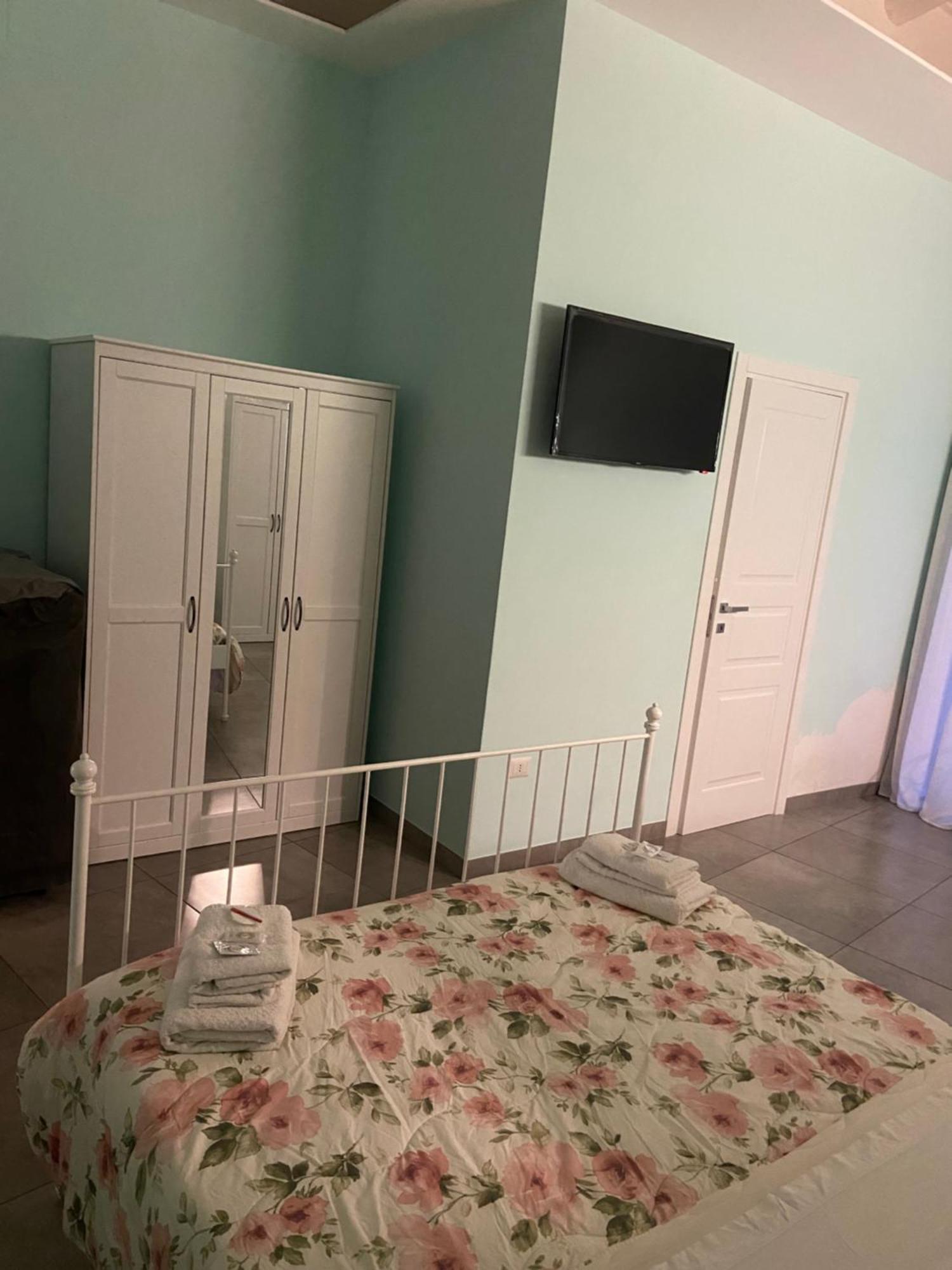 Beb La Gemma Bed & Breakfast Наполи Екстериор снимка