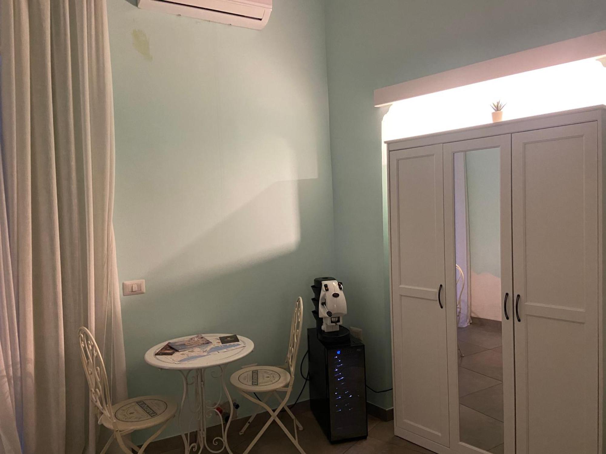 Beb La Gemma Bed & Breakfast Наполи Екстериор снимка