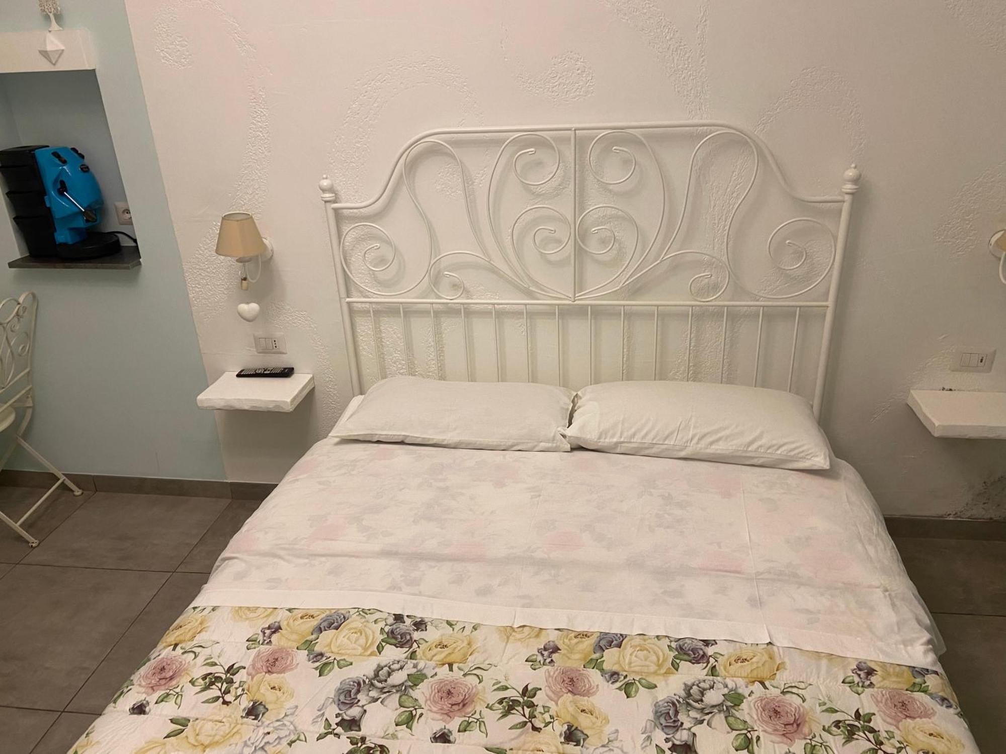 Beb La Gemma Bed & Breakfast Наполи Екстериор снимка
