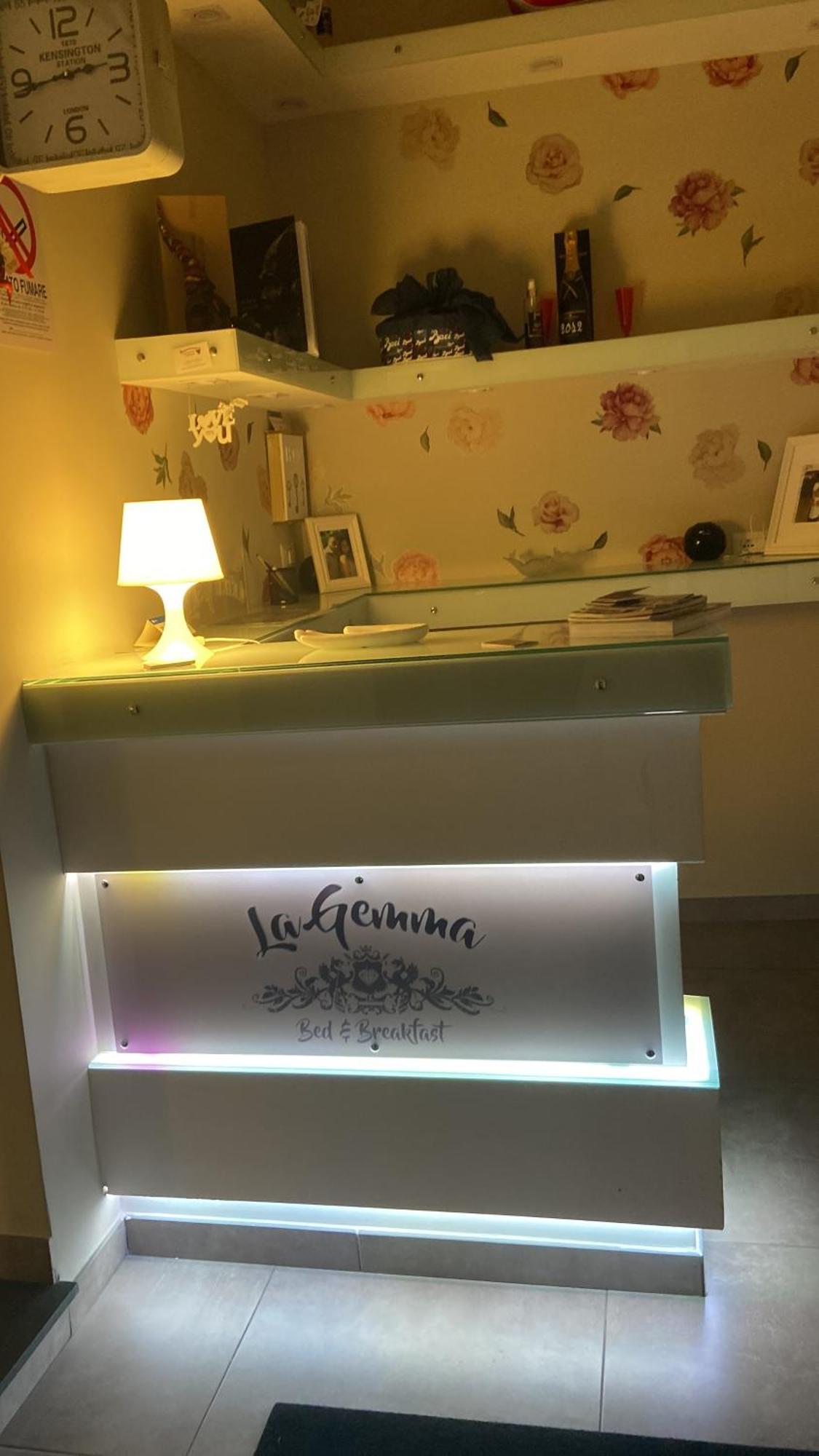 Beb La Gemma Bed & Breakfast Наполи Екстериор снимка