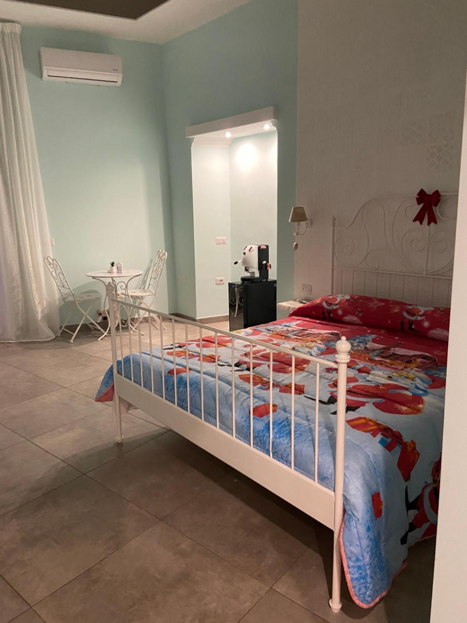 Beb La Gemma Bed & Breakfast Наполи Екстериор снимка