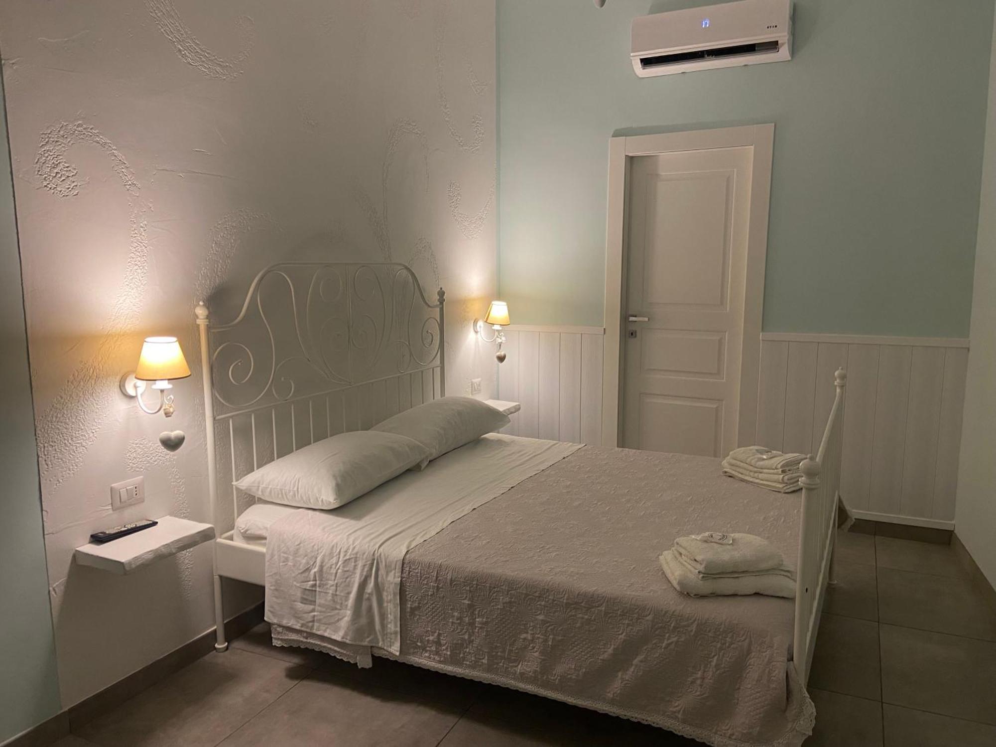 Beb La Gemma Bed & Breakfast Наполи Екстериор снимка