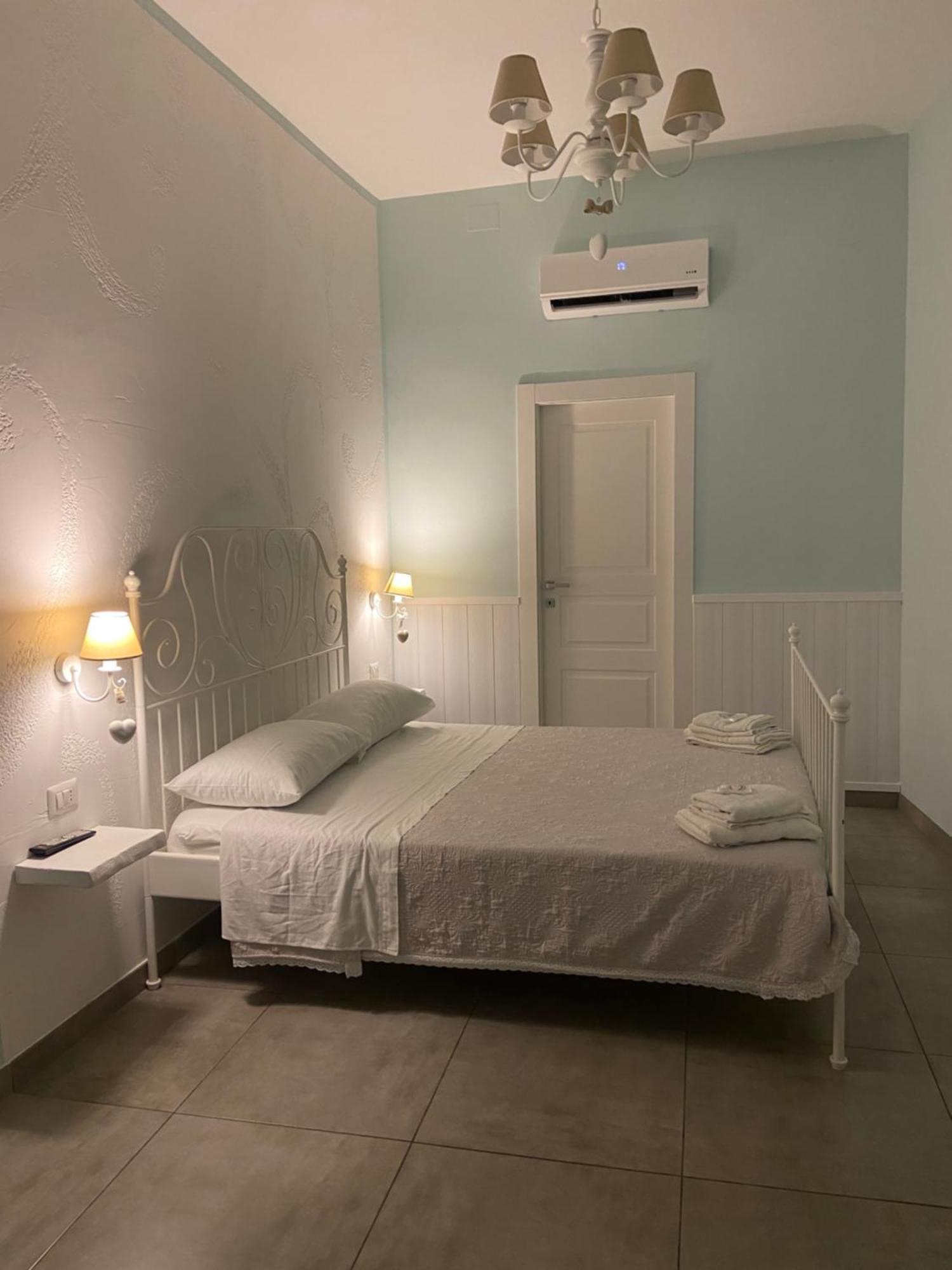 Beb La Gemma Bed & Breakfast Наполи Екстериор снимка