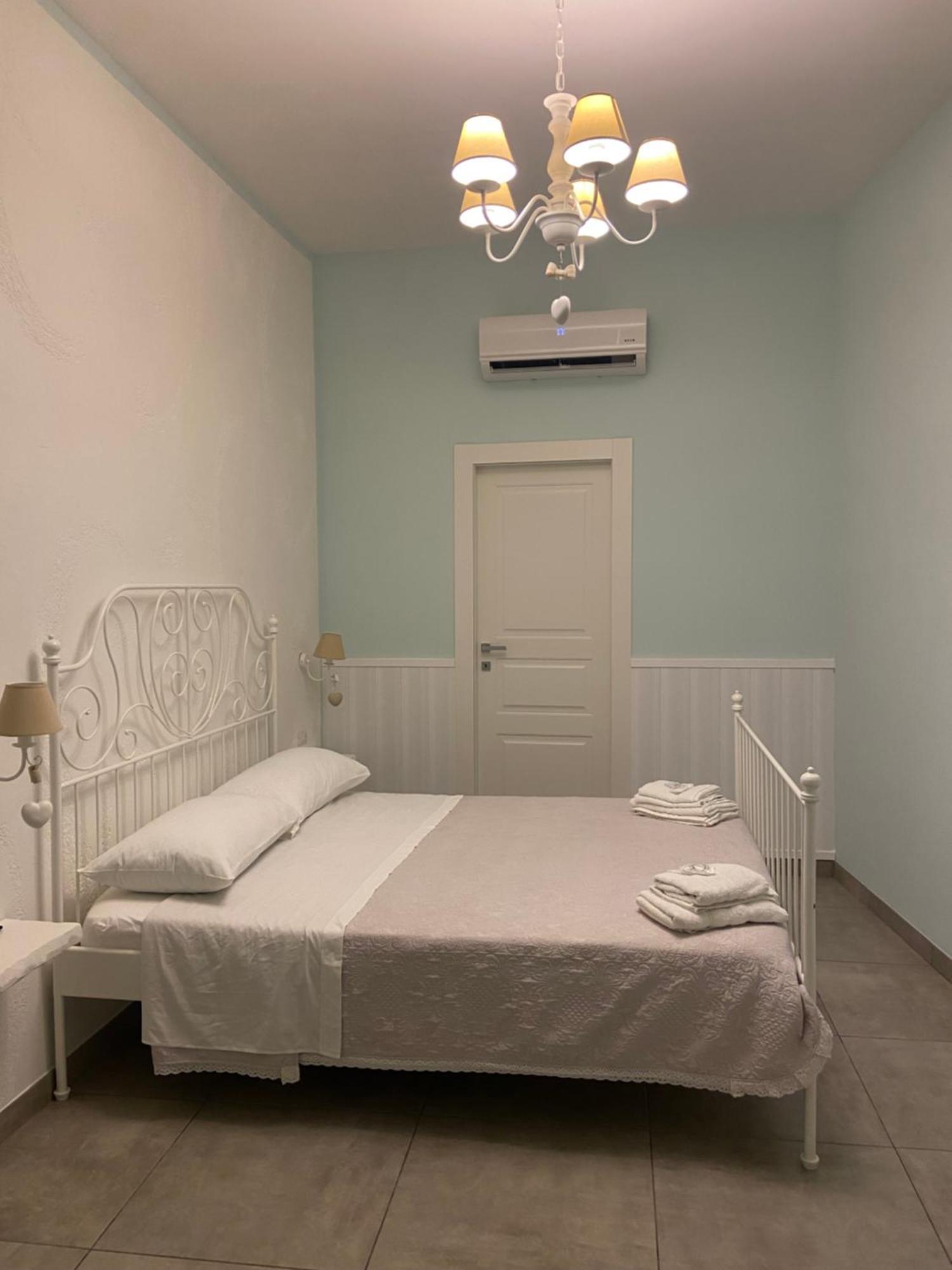 Beb La Gemma Bed & Breakfast Наполи Екстериор снимка