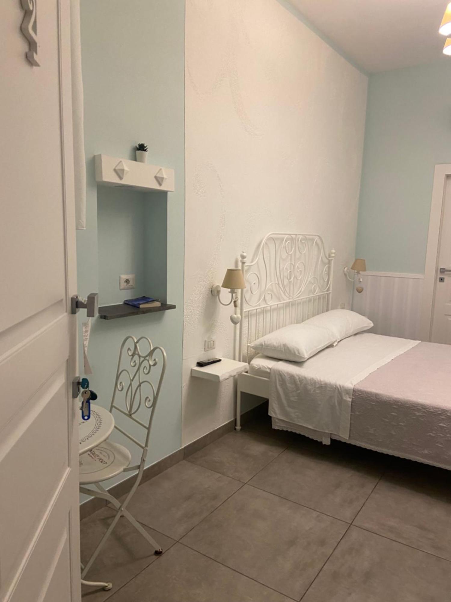 Beb La Gemma Bed & Breakfast Наполи Екстериор снимка