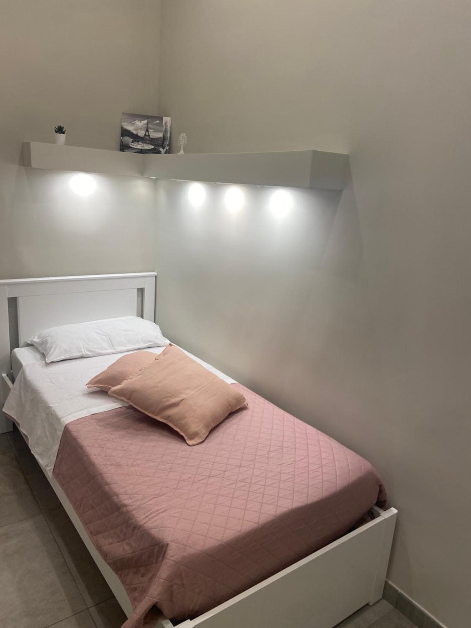 Beb La Gemma Bed & Breakfast Наполи Екстериор снимка